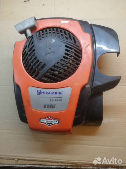 Стартер и бензобак для газонокосилки