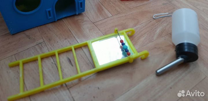 Лесенка с зеркалом для попугая