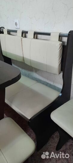 Продам обеденную зону (стол, диван, 2 табурета, ст