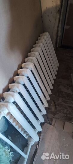 Продам чугунные батареи и дверь
