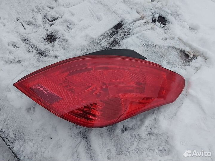 Фонарь правый Пежо 308 оригинал