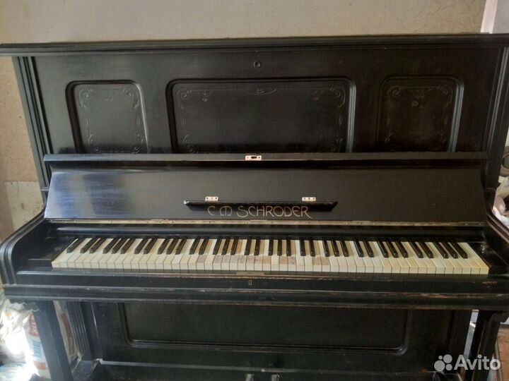 Пианино старинное с регалиями