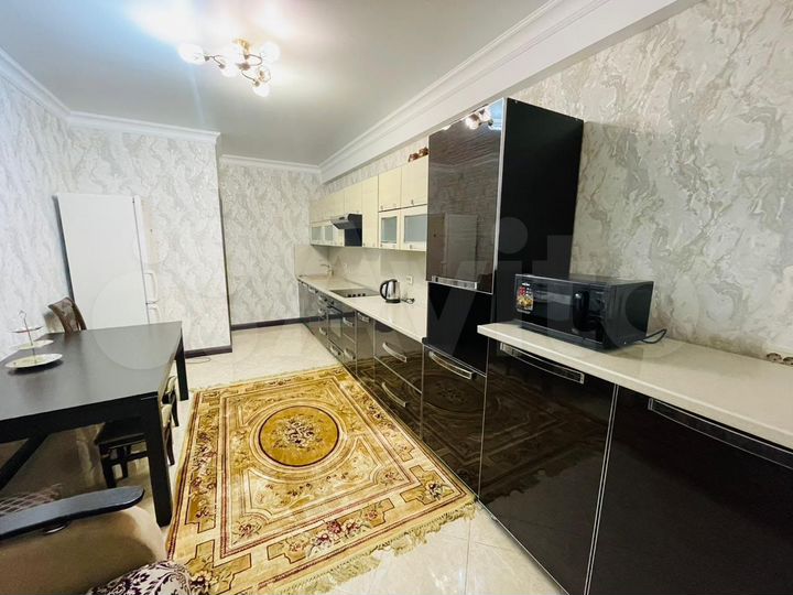 2-к. квартира, 70 м², 8/12 эт.