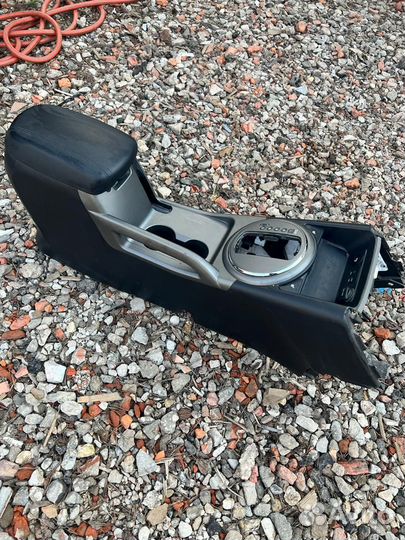 Kia Sportage 3 подлокотник