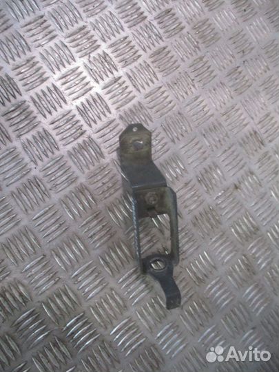 Кронштейн защитного кожуха кпп Mercedes-Benz A9605