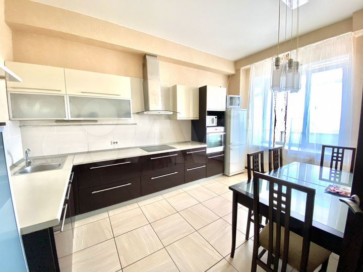 2-к. квартира, 70 м², 10/16 эт.