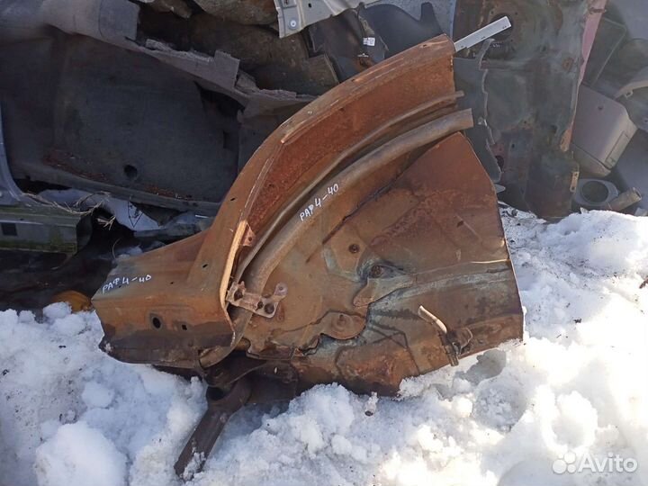 Сапожек левый Toyota Rav-4 40