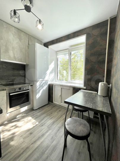 2-к. квартира, 49 м², 2/5 эт.