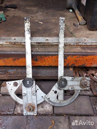 Mercedes609д стеклоподъёмник