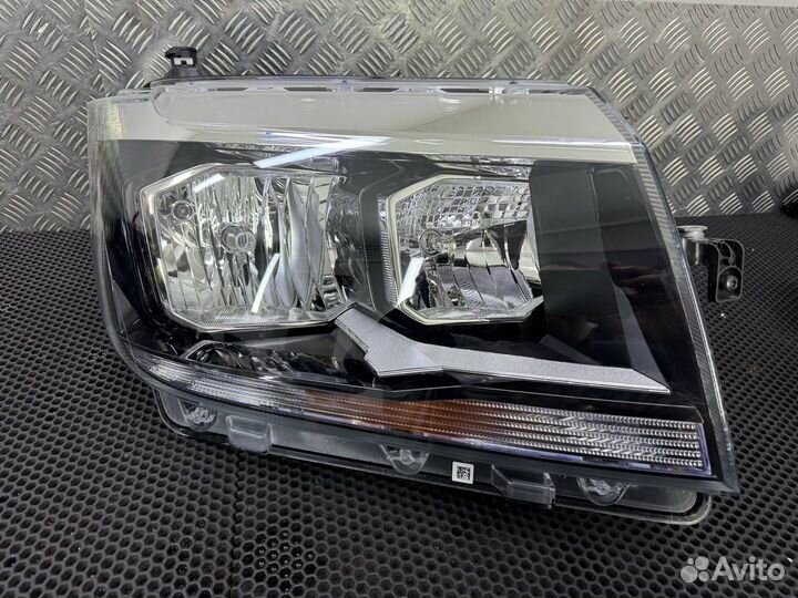 Фара правая Volkswagen Crafter 2 2023 7C2941006