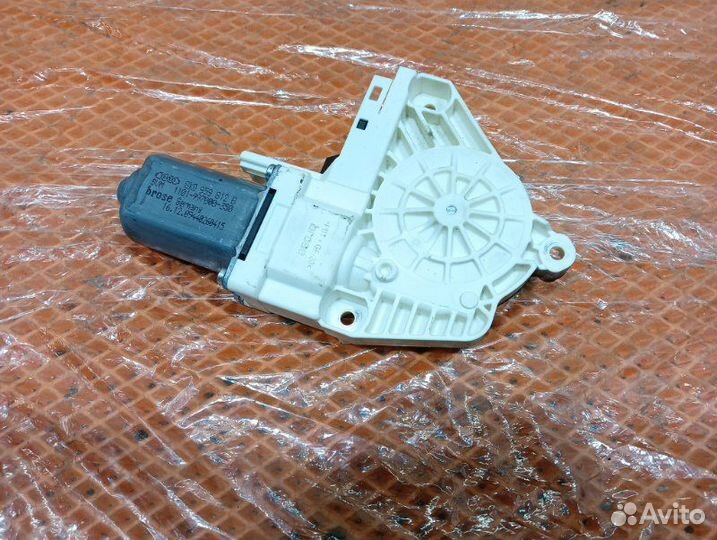 Моторчик Audi A6 C6 4F ccea 2010