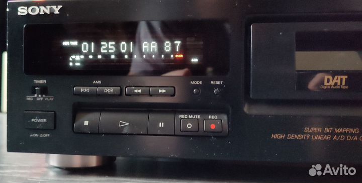Sony DTC-790 (видео)