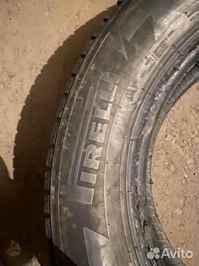 Pirelli Ice Zero 215/65 R17