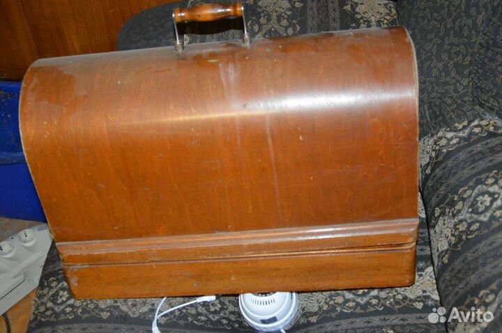 Машинка швейная старинная рабочая