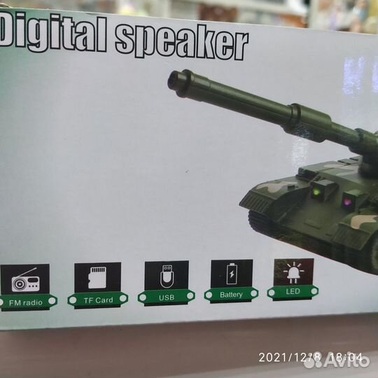 Музыкальная колонка в форме танка