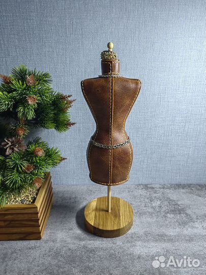 Манекен декоративный. Натуральная кожа
