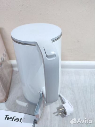 Электрический чайник Tefal Sense KO693110