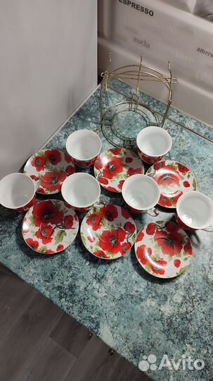 Кофейные чашки и блюдца