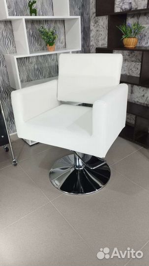 Парикмахерское кресло