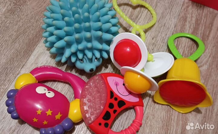 Пакетом игрушки