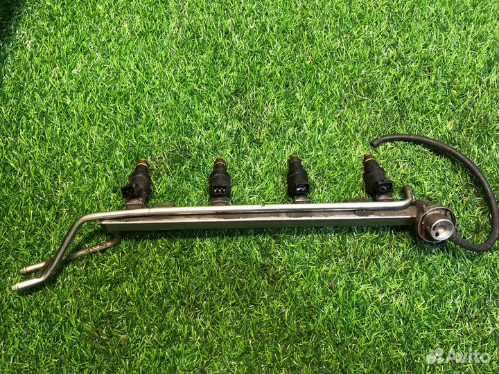 Топливная рампа Volkswagen Golf 4 1J 1997-2006