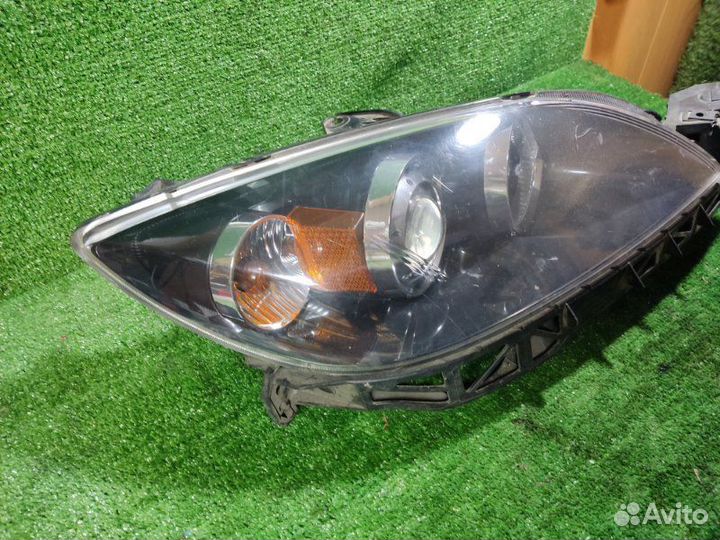 Фара правая Mazda Axela