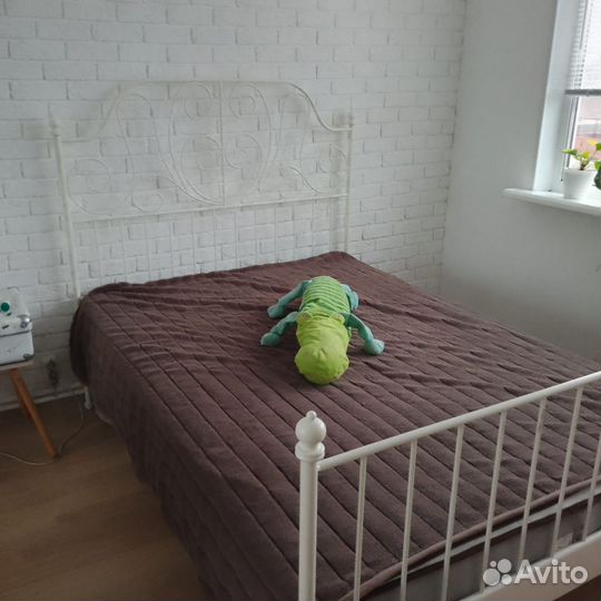 Кровать с матрасом