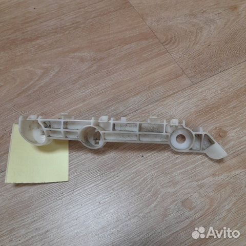 Кронштейн бампера передний правый Mitsubishi