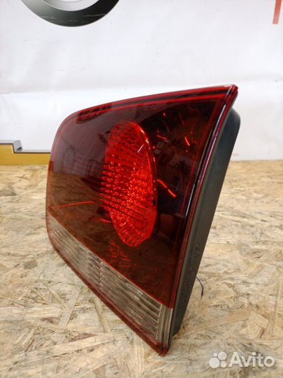 Фонарь в крышку багажника задний правый Volkswagen