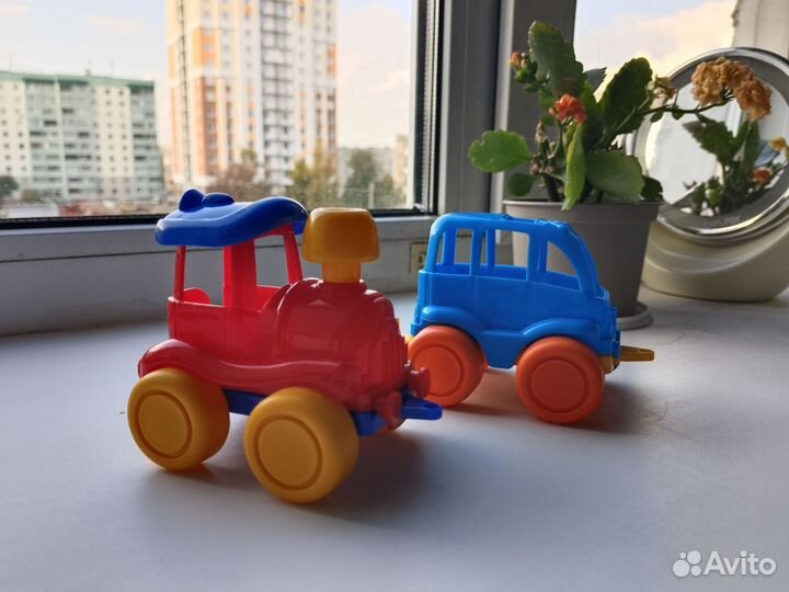 Коллекция игрушечного транспорта