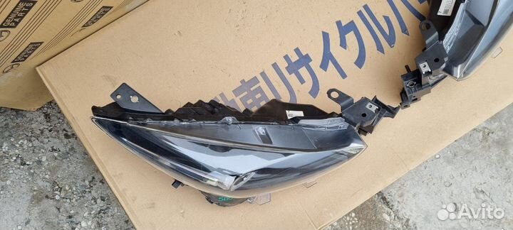 Фара передняя правая левая mazda 3 bm рест