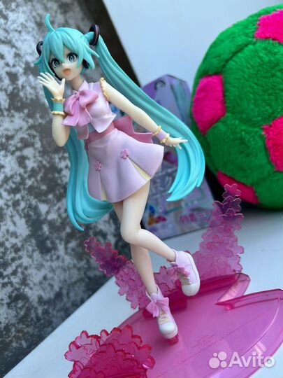 Аниме Фигурка Хатсуне Мику весна оригинал