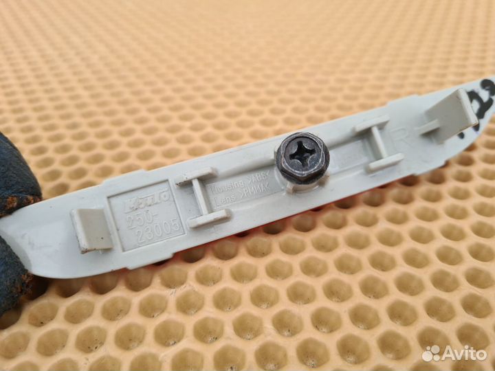 Отражатель задний правый Nissan Pathfinder R52