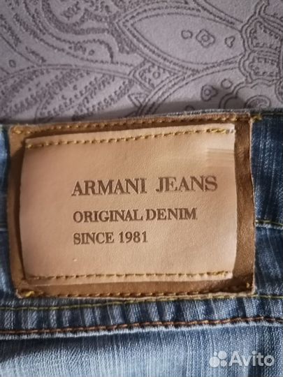 Джинсы Armani