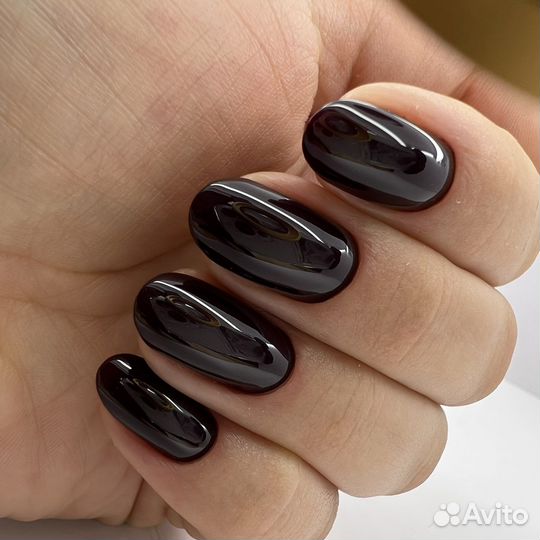 Модель на маникюр