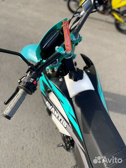 Продам мотоцикл Avantis A6 LUX Motard с птс