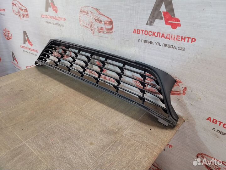 Решётка в бампер Renault Logan с 2018 года