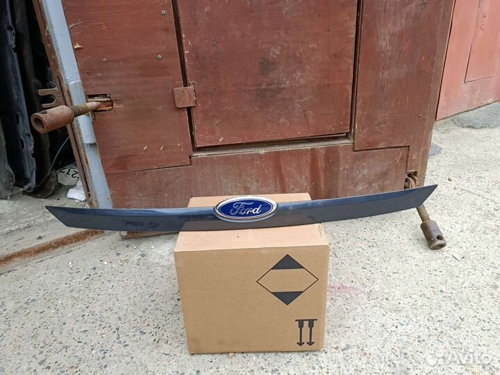 Молдинг крышки багажника Форд Фокус2 2008-2011