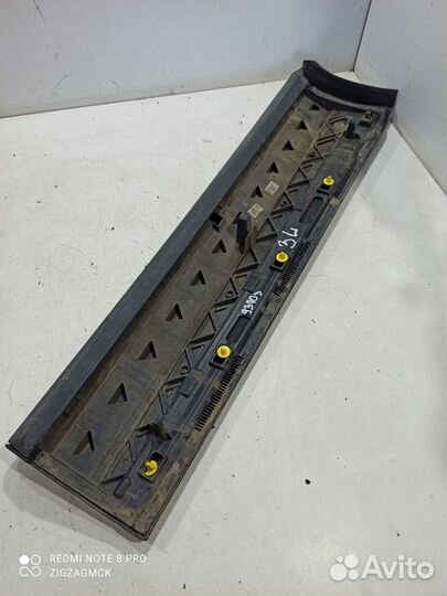 Накладка двери (задняя левая) (Audi Q8)