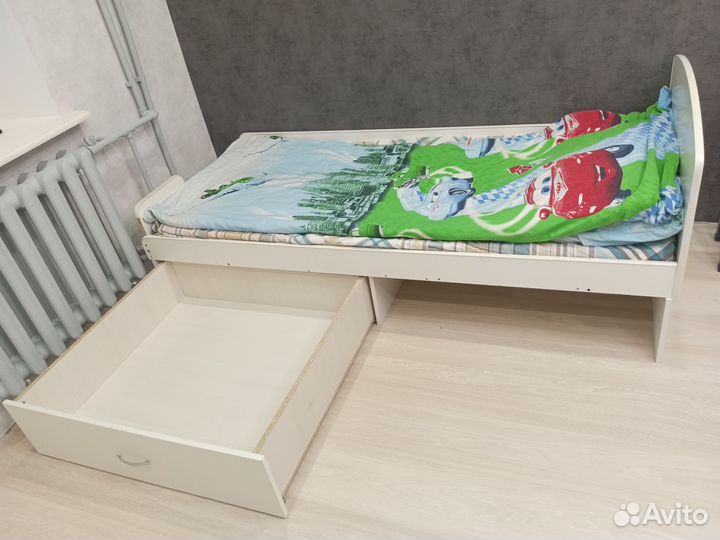 Кровать