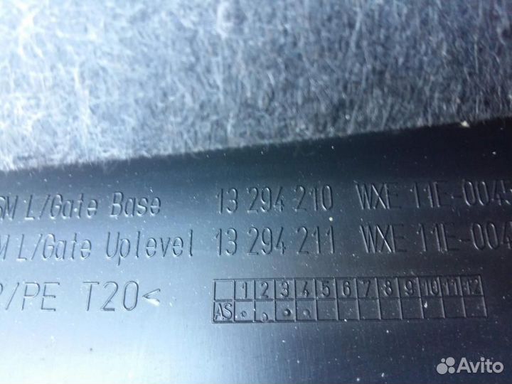 Обшивка двери багажника Opel Astra J 2010-2017