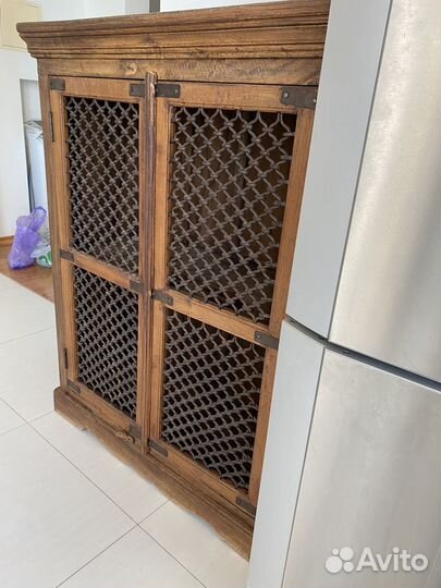 Антикварный комод (готика)