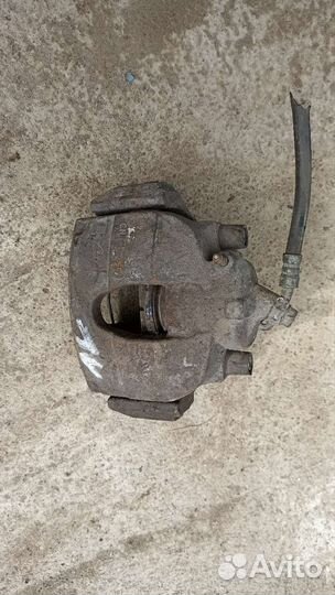 Toyota Avensis t25 передний правый суппорт