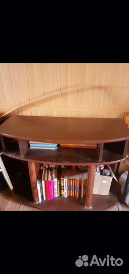 Отдам стол тумбочку
