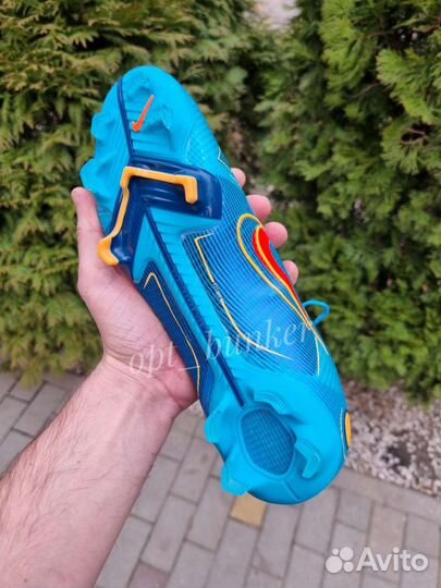 Футбольные бутсы Nike