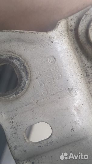 Петля капота Skoda SuperB 2015, 2017