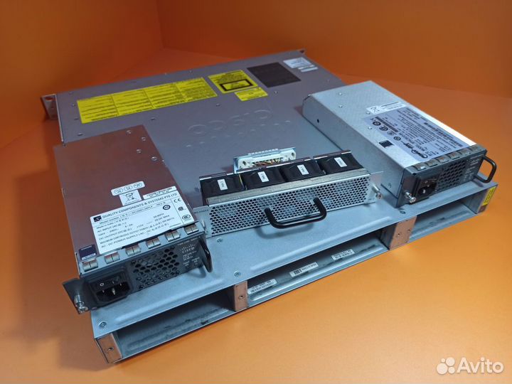 Коммутатор 48 портов 1000BaseT и 4 SFP+ 10G