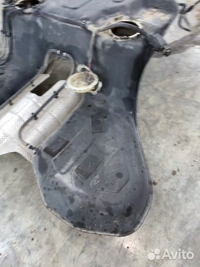 Бензобак Audi A8 D3 BVJ 4.2 FSI 2007