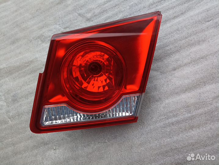 Фонарь крышки багажника правый Chevrolet Cruze