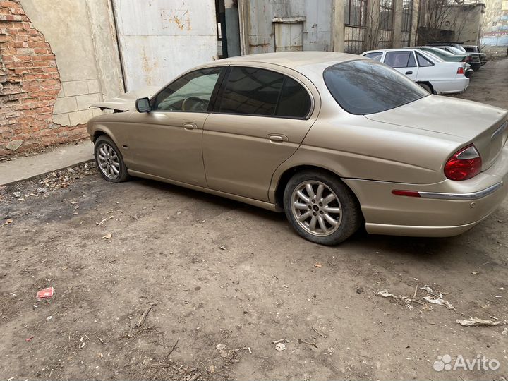 В полном разборе Jaguar S-Type 4.2 AT